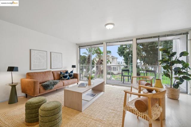 1425 Lakeside DR, Oakland CA: https://media.crmls.org/mediaz/409d9d66-57d8-49bf-bb48-4fb2ae9ab759.jpg