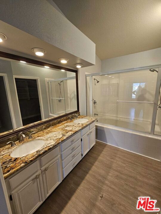 290 Ridgeton Lane, Simi Valley CA: https://media.crmls.org/mediaz/409dda02-d6b8-46bc-89a5-73082c04d7b6.jpg