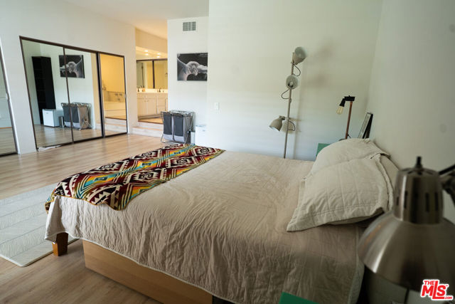 4616 Glencoe Avenue, Marina del Rey CA: https://media.crmls.org/mediaz/409e0ce9-8e8f-44d9-85ca-6e37d95b743f.jpg