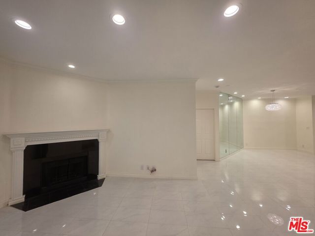 12000 Goshen Avenue, Los Angeles CA: https://media.crmls.org/mediaz/409e55ab-b8fb-479a-b4d8-7f7cd839908d.jpg