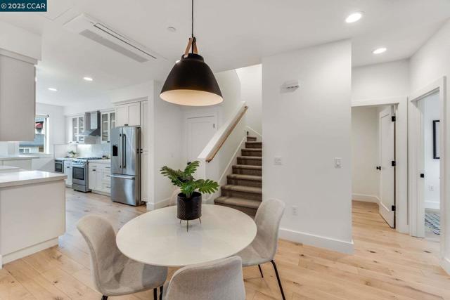 922 Brown Avenue, Lafayette CA: https://media.crmls.org/mediaz/409e6a7d-5edb-4e3c-b2e3-eefcd8dce6ef.jpg