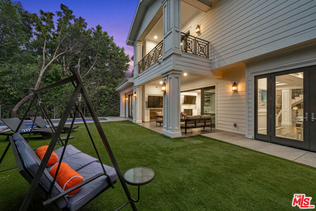 126 N Canyon View Drive, Los Angeles CA: https://media.crmls.org/mediaz/409e9deb-81a4-4531-90f1-8f913476fdc5.jpg