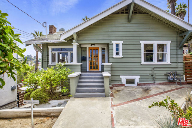1404 Maltman Avenue, Los Angeles CA: https://media.crmls.org/mediaz/409ee6c9-2148-418e-8362-ea2f90feed54.jpg