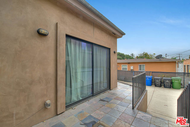 1821 S Sycamore Avenue, Los Angeles CA: https://media.crmls.org/mediaz/409f94e8-fe03-4553-9906-1c0e659c7d57.jpg