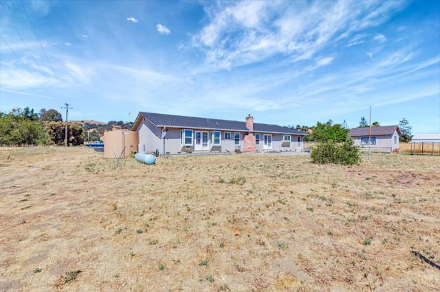 13560 Santa Teresa Boulevard, San Martin CA: https://media.crmls.org/mediaz/409ff50d-7ad9-46be-8896-f1deb816d433.jpg
