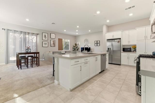 Detail Gallery Image 4 of 48 For 2119 Bluestone Circle, Chula Vista,  CA 91913 - 4 Beds | 2/1 Baths