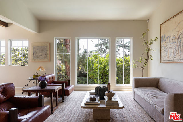 4228 Los Nietos Drive, Los Angeles CA: https://media.crmls.org/mediaz/40a065a1-dc31-4b30-9572-2af93940c2ff.jpg