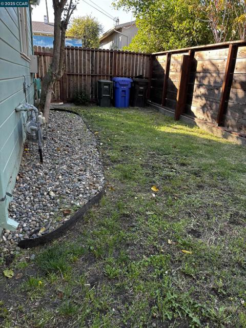 125 Bruning Ave, Rio Vista CA: https://media.crmls.org/mediaz/40a0cc78-2f65-4153-afd9-0e76ad055fdc.jpg