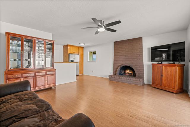 9447 Medina Dr, Santee CA: https://media.crmls.org/mediaz/40a0cf55-0c2d-4857-a7eb-cb747307e320.jpg