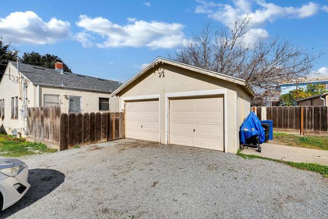 427 Ellis Street, King City CA: https://media.crmls.org/mediaz/40a0f7f5-6b9a-456e-93da-56cd18cea47c.jpg