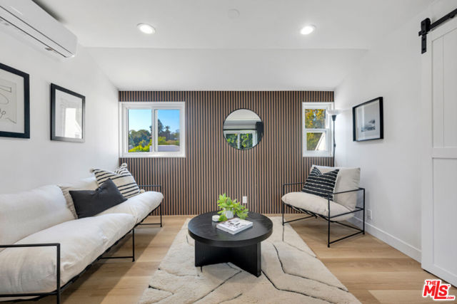 418 N Bowling Green Way, Los Angeles CA: https://media.crmls.org/mediaz/40a128dd-e070-4129-a0b7-2c3c9069069e.jpg