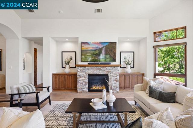 Image 10 of 60 For 1740 Toyon Rd