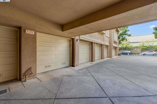 1586 Tucker St, Oakland CA: https://media.crmls.org/mediaz/40a1c1a4-0a33-4a7b-a0db-5b3884465752.jpg