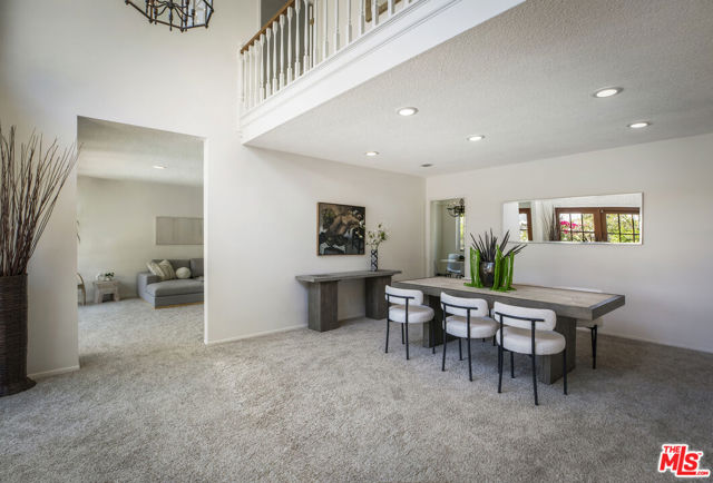 5136 Los Bonitos Way, Los Angeles CA: https://media.crmls.org/mediaz/40a31918-308b-4a45-8c52-2b4f2a3754fe.jpg