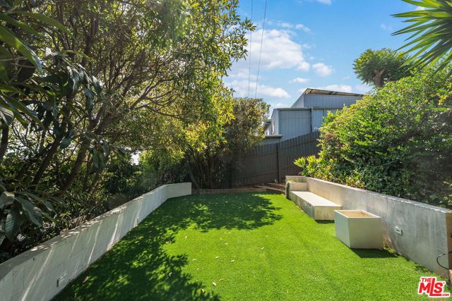 12400 Deerbrook Lane, Los Angeles CA: https://media.crmls.org/mediaz/40a34511-97b2-4249-9f96-fb65b33dec30.jpg