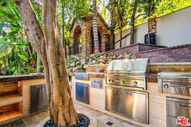 2276 La Granada Drive, Los Angeles CA: https://media.crmls.org/mediaz/40a34dd7-9e25-46f4-98da-c1207f7a9a62.jpg