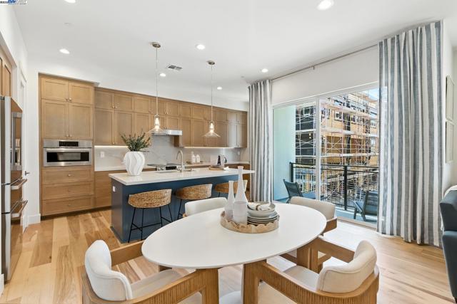 1937 Grand Street, Alameda CA: https://media.crmls.org/mediaz/40a362f0-788c-4360-bb18-db7340fe2a34.jpg