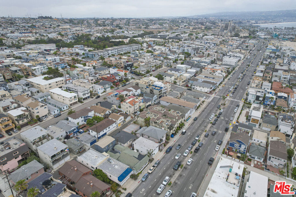 https://media.crmls.org/mediaz/40a3e20b-9d24-40d0-9196-907d58db62a7.jpg?preset=X-Large