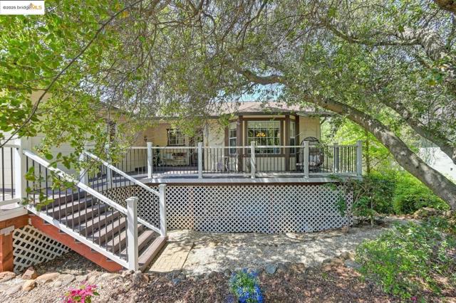 3196 Sudbury RD, Cameron Park CA: https://media.crmls.org/mediaz/40a4976a-93c7-49f9-92c6-8cef913f50fc.jpg