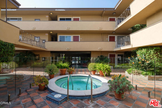 970 Palm Avenue, West Hollywood CA: https://media.crmls.org/mediaz/40a49855-259c-48d3-96d0-0e8a85ae2785.jpg