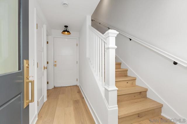 551 Orange Ave, Coronado CA: https://media.crmls.org/mediaz/40a4cac8-4a95-4944-9ebf-32ab624f3aee.jpg