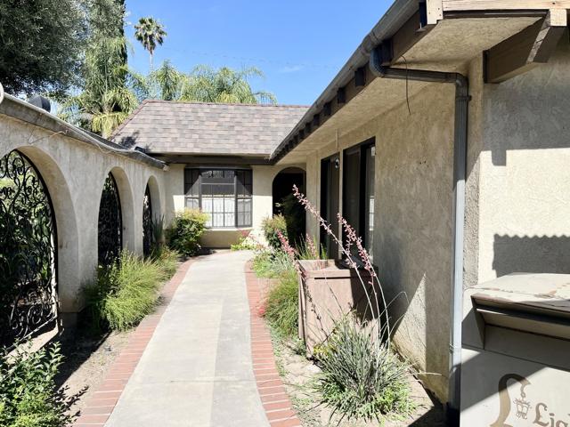 1642 W 27th Street, San Bernardino CA: https://media.crmls.org/mediaz/40a68b59-b284-4ca4-8f70-f723632369bd.jpg