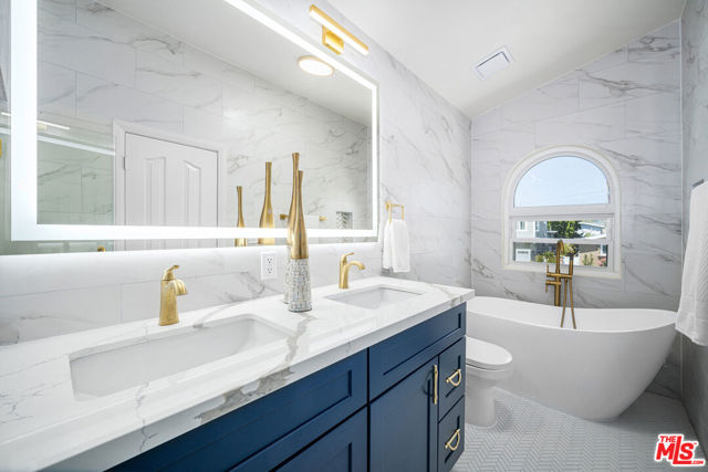2733 Grand Summit Road, Torrance CA: https://media.crmls.org/mediaz/40a692cf-d117-4e6e-b1d1-87d429c20391.jpg