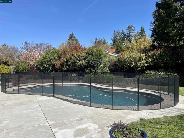 230 Vallecito Lane, Walnut Creek CA: https://media.crmls.org/mediaz/40a69480-1674-44ea-9b8e-a22e9a112f6e.jpg