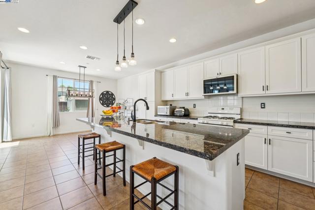 4778 Hawkins St, Antioch CA: https://media.crmls.org/mediaz/40a6d241-22f0-42f4-aa8d-1fb694120b86.jpg