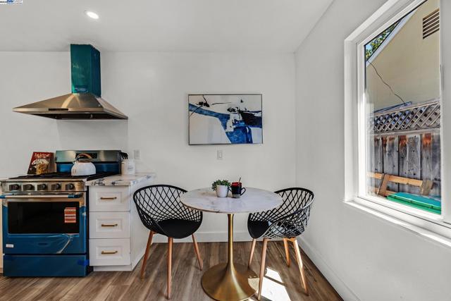 15833 Via Toledo, San Lorenzo CA: https://media.crmls.org/mediaz/40a70d5d-6337-4372-8101-4ee1d667bc9a.jpg