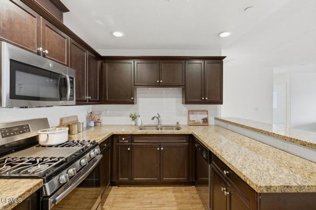 Detail Gallery Image 13 of 28 For 996 Los Angeles Ave #101,  Ventura,  CA 93004 - 3 Beds | 2 Baths