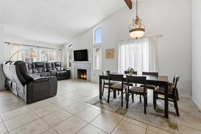 270 Chestnut Way, Oceanside CA: https://media.crmls.org/mediaz/40a7d907-7e7b-47fb-a0b6-86fb395fb986.jpg