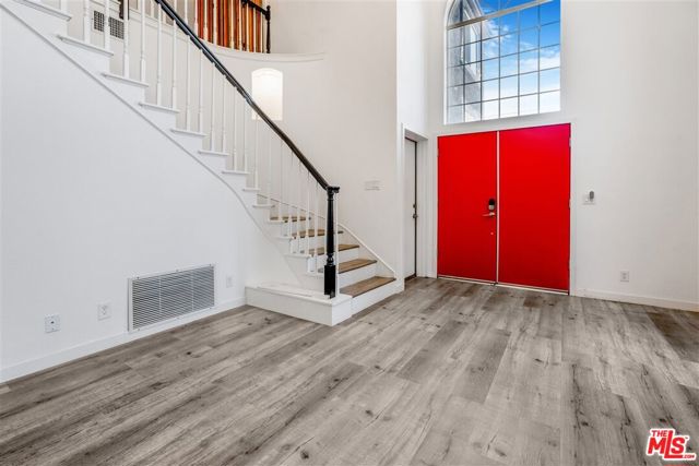 2481 S Bundy Drive, Los Angeles CA: https://media.crmls.org/mediaz/40a807f9-d515-4c61-9dd5-74d523670a18.jpg