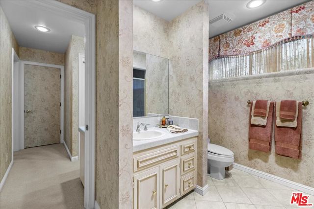 4215 Ellenita Avenue, Tarzana CA: https://media.crmls.org/mediaz/40a8639a-a122-4b7c-b82b-633904934b47.jpg