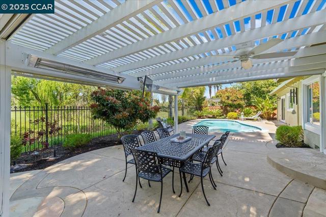 9461 Thunderbird Pl, San Ramon CA: https://media.crmls.org/mediaz/40a8817c-6cfb-4760-8c52-84a3dfa1b24a.jpg