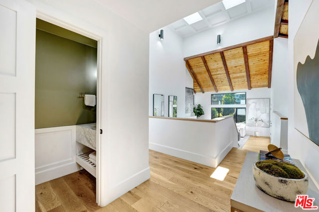 2506 Zorada Drive, Los Angeles CA: https://media.crmls.org/mediaz/40a92352-573f-4e3b-b5da-1d9e5b3e8c08.jpg