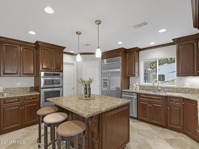 3000 Starling Avenue, Thousand Oaks CA: https://media.crmls.org/mediaz/40a938da-0376-4667-9a73-da62026b2642.jpg