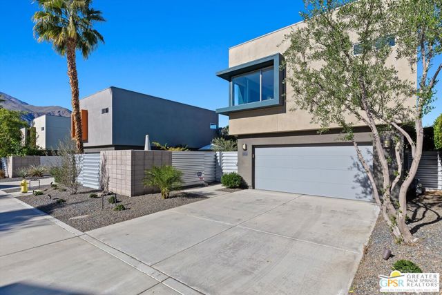 1062 Hunter Drive, Palm Springs CA: https://media.crmls.org/mediaz/40a945ea-baf8-4427-b61f-e47373e49f38.jpg