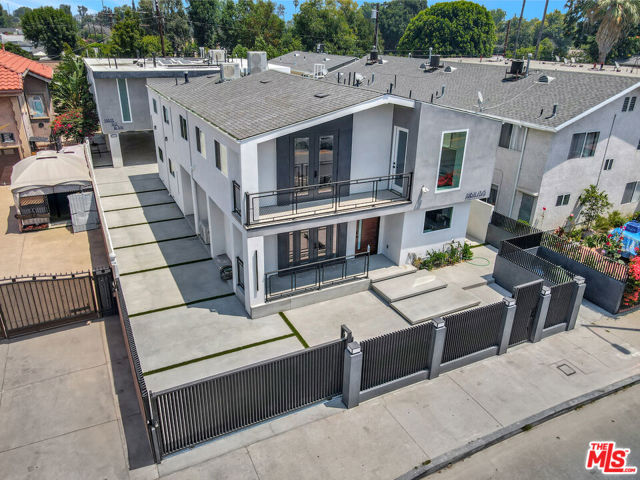 11611 Burbank Boulevard, North Hollywood CA: https://media.crmls.org/mediaz/40a94b62-ee29-452e-91ca-eefdd398cfd3.jpg