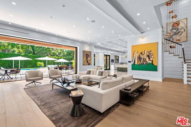 16144 HIGH VALLEY Place, Encino CA: https://media.crmls.org/mediaz/40a94c44-1655-4c59-bfd5-8aca80241a39.jpg