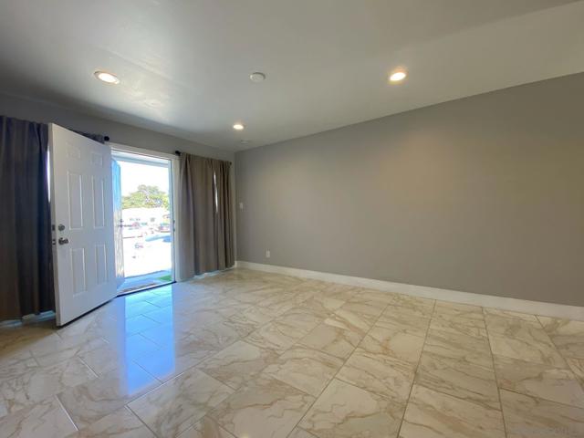 4384 Clairemont Dr, San Diego CA: https://media.crmls.org/mediaz/40a9ad82-24db-414e-abe9-4ed9c363146d.jpg