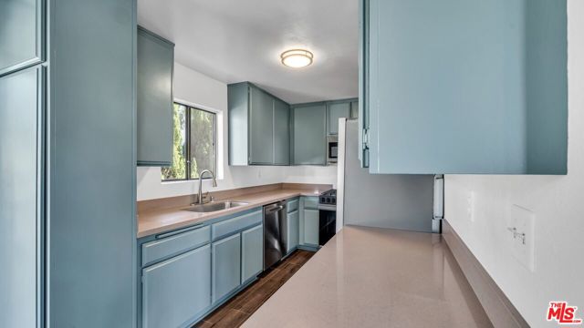 1800 Colby Avenue, Los Angeles CA: https://media.crmls.org/mediaz/40aa1ae7-5678-4733-87a5-09d298378733.jpg