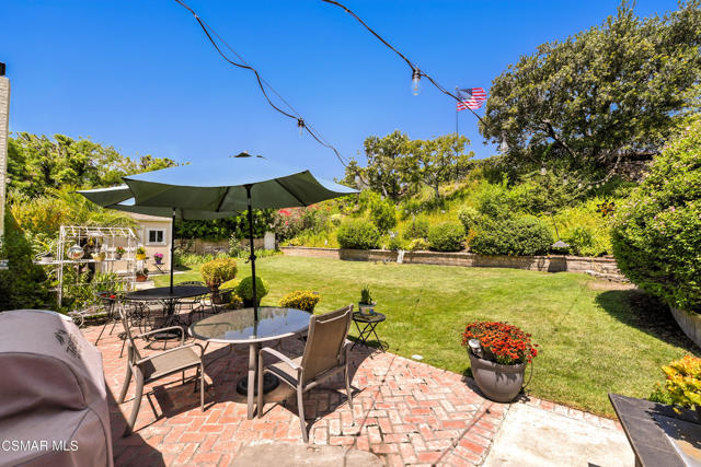 2063 Woodglen Street, Simi Valley CA: https://media.crmls.org/mediaz/40aa66f6-6145-4265-bde6-83a1c578c92e.jpg