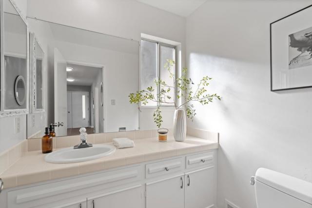 942 Viewridge Drive, San Mateo CA: https://media.crmls.org/mediaz/40aadec3-ce1b-48e0-abee-9f2ba5299f5e.jpg