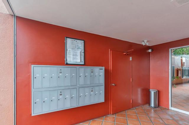 382 Coronado Avenue, Long Beach CA: https://media.crmls.org/mediaz/40aafccd-3d5a-4a31-9c78-ca370d6bf21f.jpg
