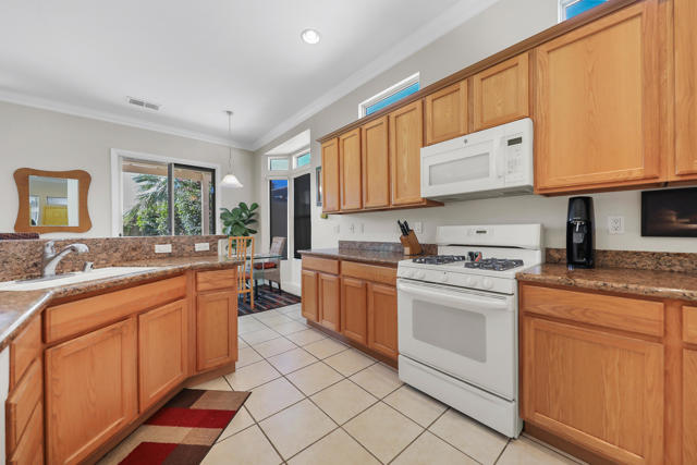 80179 Royal Birkdale Drive, Indio CA: https://media.crmls.org/mediaz/40ab6d1b-4674-4363-8b75-48b04083cd06.jpg