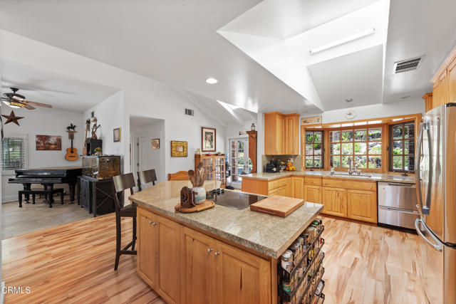 4850 N Moorpark Road, Thousand Oaks CA: https://media.crmls.org/mediaz/40ab8e03-6b0b-482d-9334-536fe60605a4.jpg