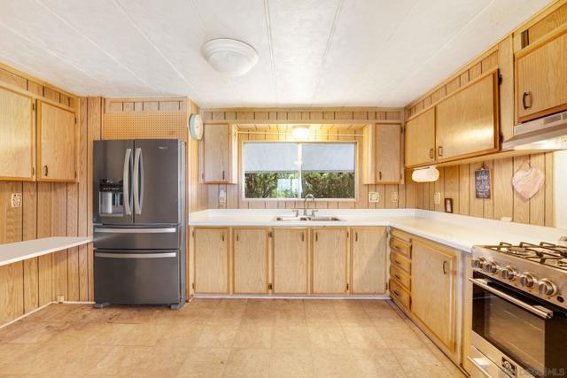 2003 Bayview Heights Dr, San Diego CA: https://media.crmls.org/mediaz/40ab9e6f-dee5-47a5-9951-e93813494906.jpg