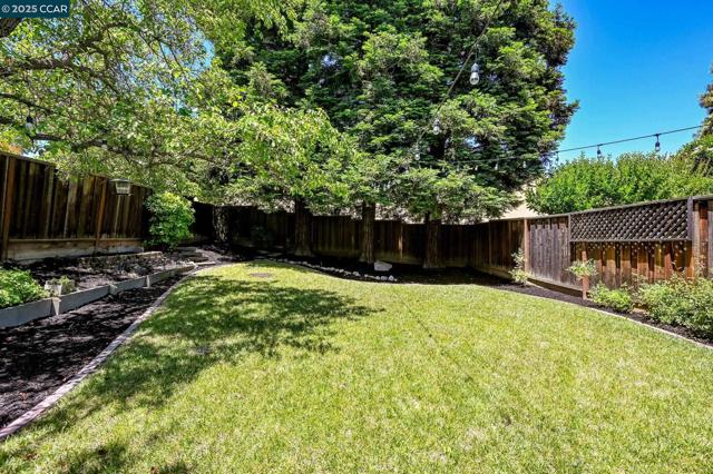 2120 Shady Creek Pl, Danville CA: https://media.crmls.org/mediaz/40ac48e4-7c7a-41f7-8329-40b5e80d1105.jpg