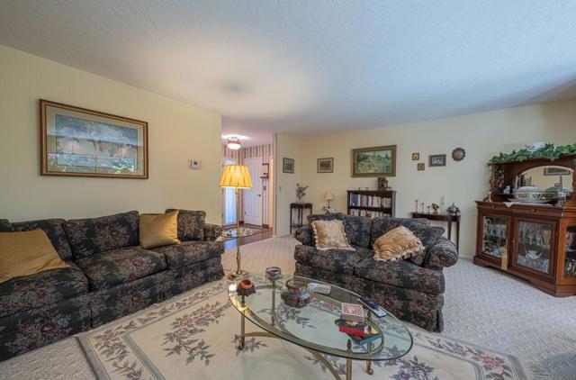 51 La Mirada Court, Salinas CA: https://media.crmls.org/mediaz/40ac5177-a700-4697-b232-423f1a716fe8.jpg